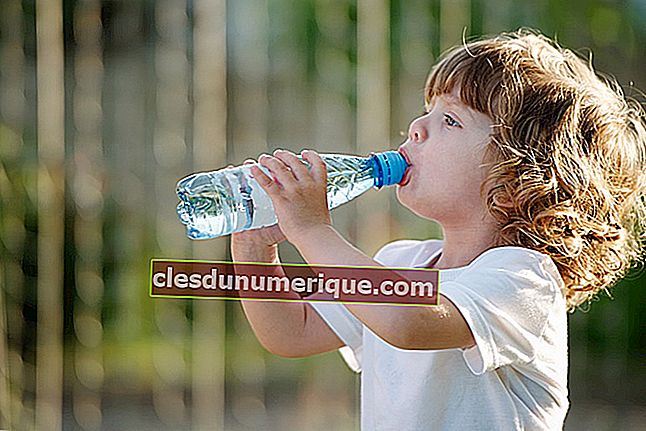 ¿Qué pasa si bebemos demasiada agua?
